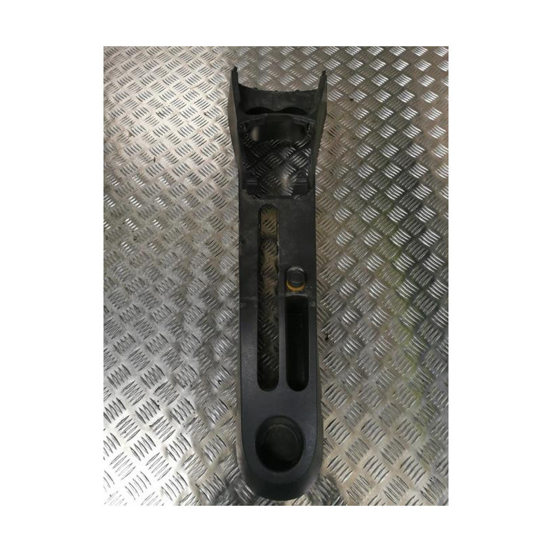 Console central (interieur plastique) RENAULT CLIO 3 PHASE 1 d’occasion