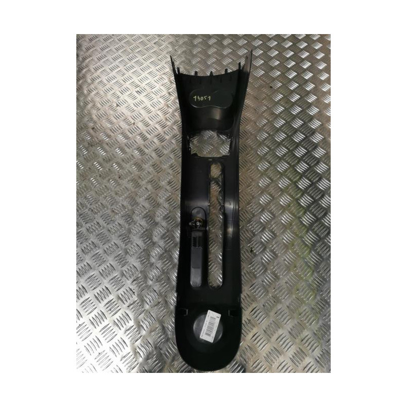 Console central (interieur plastique) RENAULT CLIO 3 PHASE 1 d’occasion