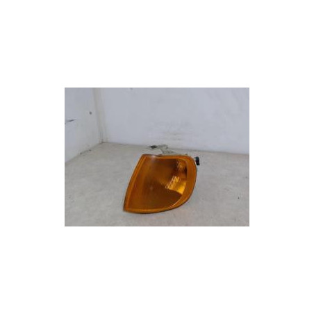 Optique avant secondaire gauche (feux)(clignotant) VOLKSWAGEN POLO 3 PHASE 1 d’occasion