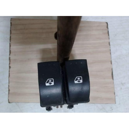 Interrupteur de leve vitre avant gauche RENAULT LAGUNA 2 PHASE 1 BREAK d’occasion