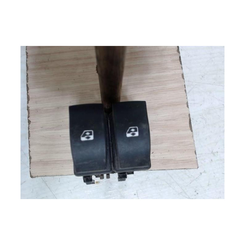 Interrupteur de leve vitre avant gauche RENAULT LAGUNA 2 PHASE 1 d’occasion