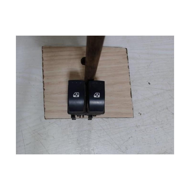 Interrupteur de leve vitre avant gauche RENAULT LAGUNA 2 PHASE 1 BREAK d’occasion