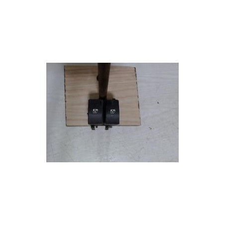 Interrupteur de leve vitre avant gauche RENAULT LAGUNA 2 PHASE 2 BREAK d’occasion