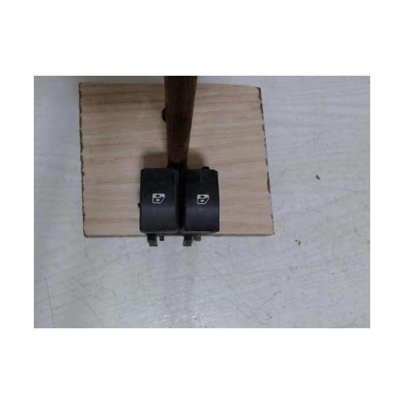 Interrupteur de leve vitre avant gauche RENAULT LAGUNA 2 PHASE 2 BREAK d’occasion