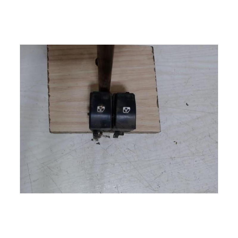Interrupteur de leve vitre avant gauche RENAULT LAGUNA 2 PHASE 1 d’occasion