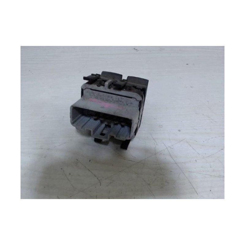 Interrupteur de leve vitre avant gauche RENAULT LAGUNA 2 PHASE 1 BREAK d’occasion