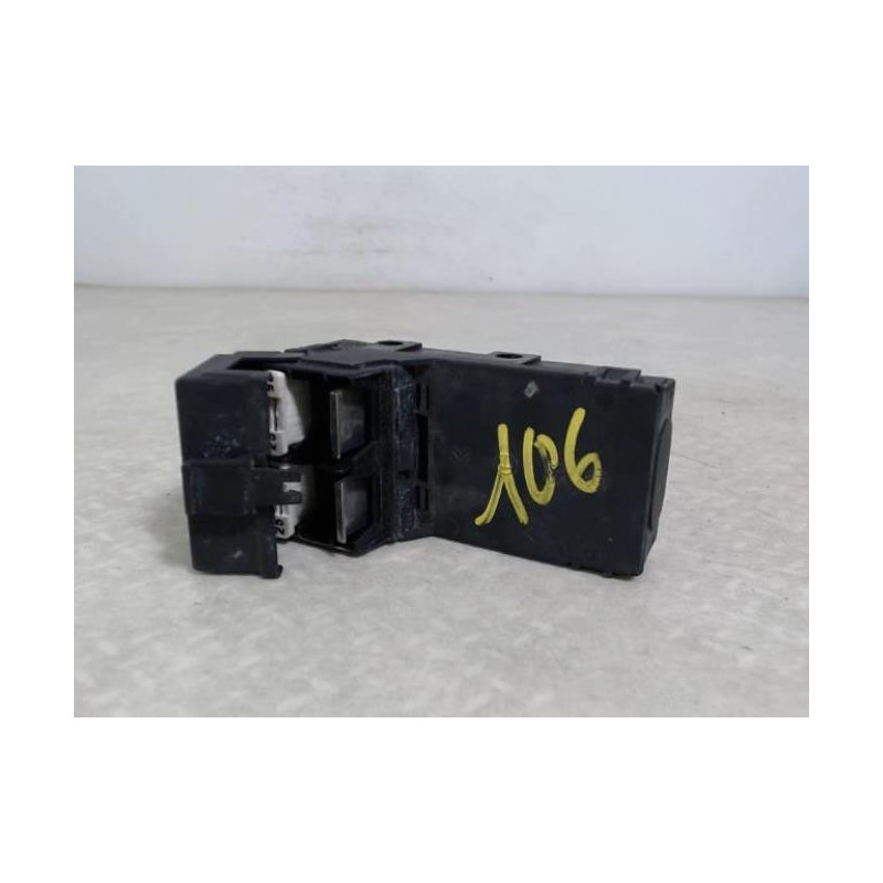 Porte fusible PEUGEOT 106 PHASE 1 d’occasion
