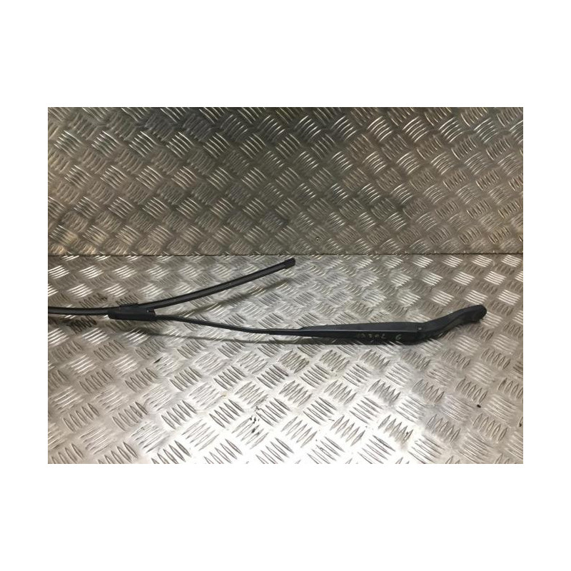 Bras essuie glace avant gauche RENAULT MEGANE 3 PHASE 1 BREAK d’occasion