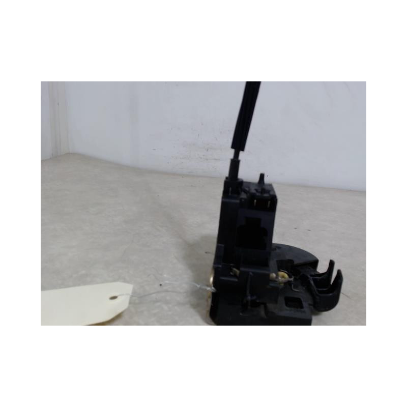 Serrure avant gauche RENAULT CLIO 2 PHASE 2 d’occasion
