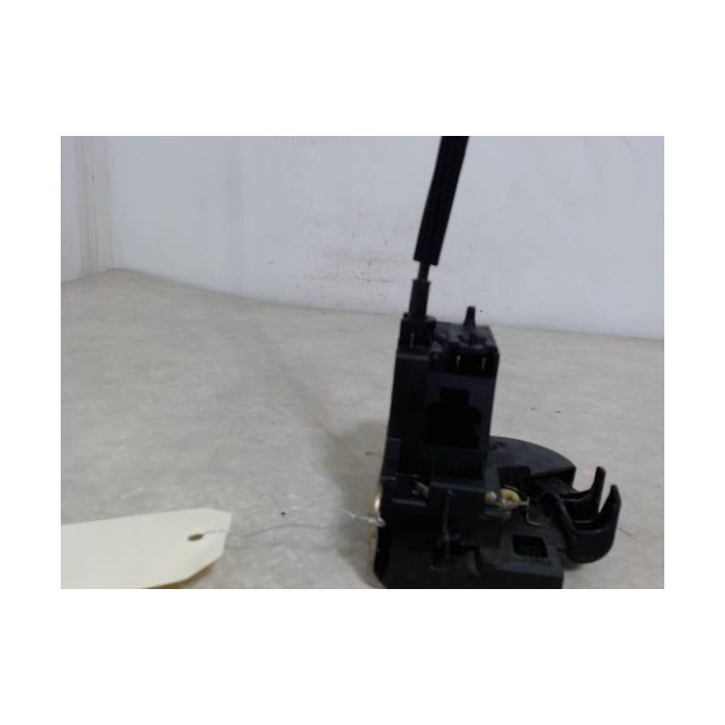 Serrure avant gauche RENAULT CLIO 2 PHASE 2 d’occasion