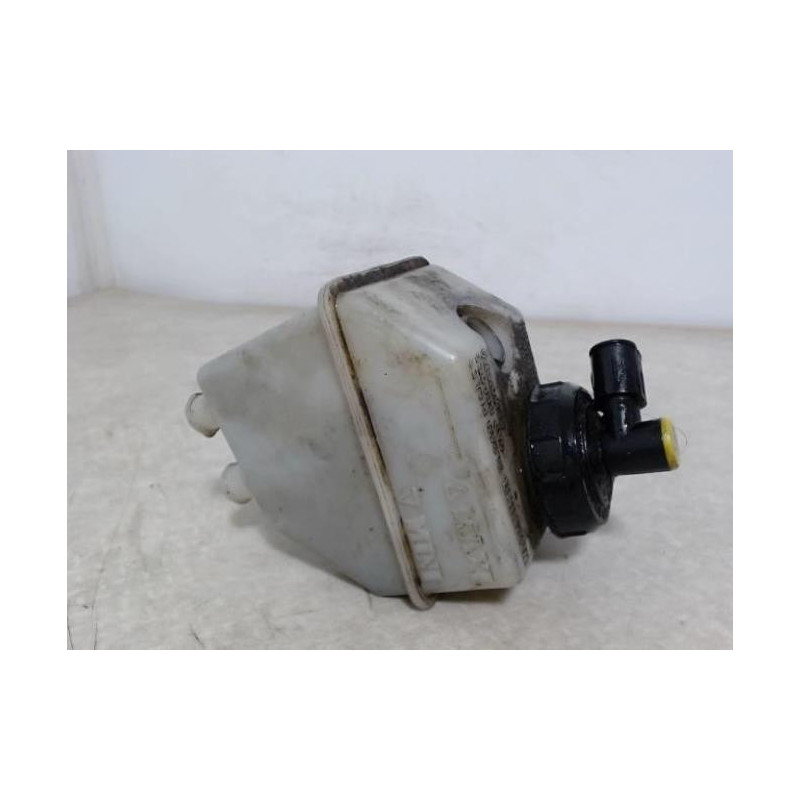 Maitre cylindre (freinage) RENAULT TWINGO 1 PHASE 2 d’occasion