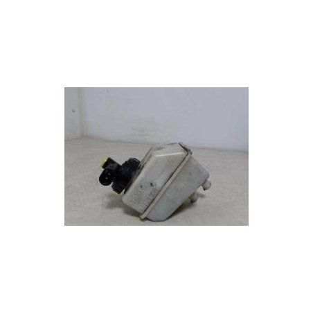 Maitre cylindre (freinage) RENAULT TWINGO 1 PHASE 3 d’occasion