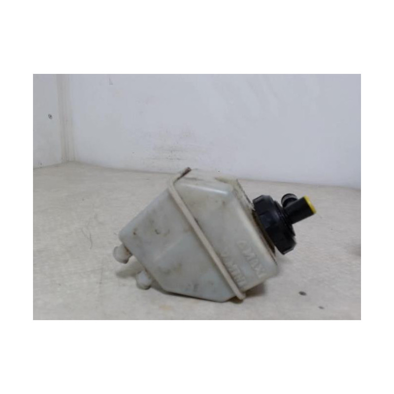 Maitre cylindre (freinage) RENAULT TWINGO 1 PHASE 3 d’occasion