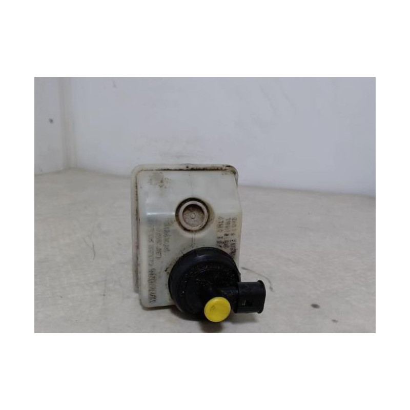 Maitre cylindre (freinage) RENAULT TWINGO 1 PHASE 3 d’occasion