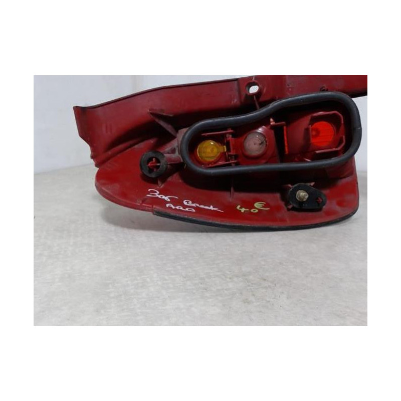 Feu arriere principal droit (feux) PEUGEOT 306 BREAK d’occasion