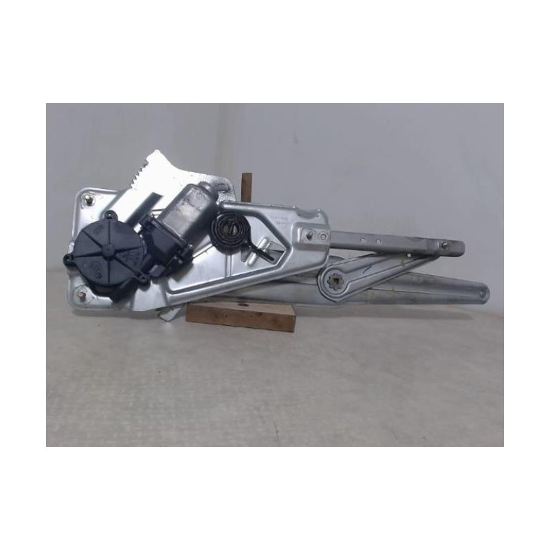 Moteur essuie glace avant gauche RENAULT TWINGO 1 PHASE 1 d’occasion