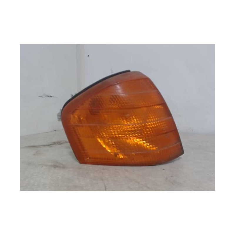 Optique avant secondaire droit (feux)(clignotant) MERCEDES 2.5 D 150 20V d’occasion