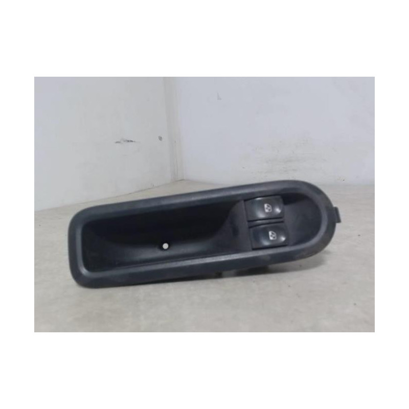 Interrupteur de leve vitre avant gauche RENAULT TWINGO 2 PHASE 1 d’occasion
