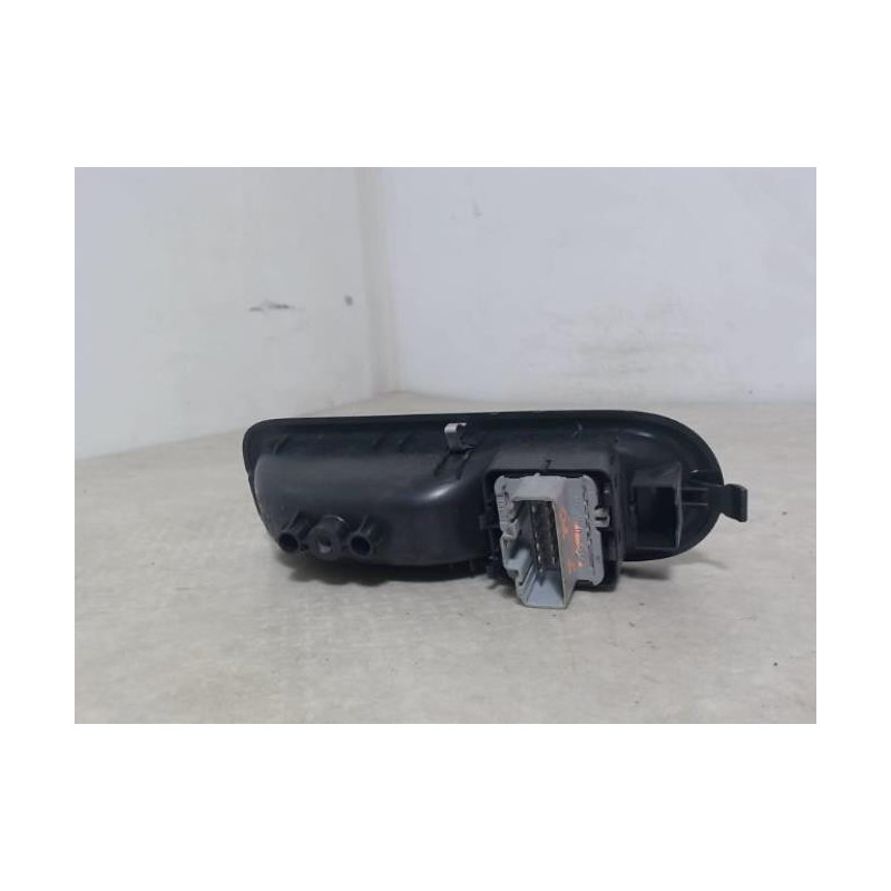 Interrupteur de leve vitre avant gauche RENAULT TWINGO 2 PHASE 1 d’occasion