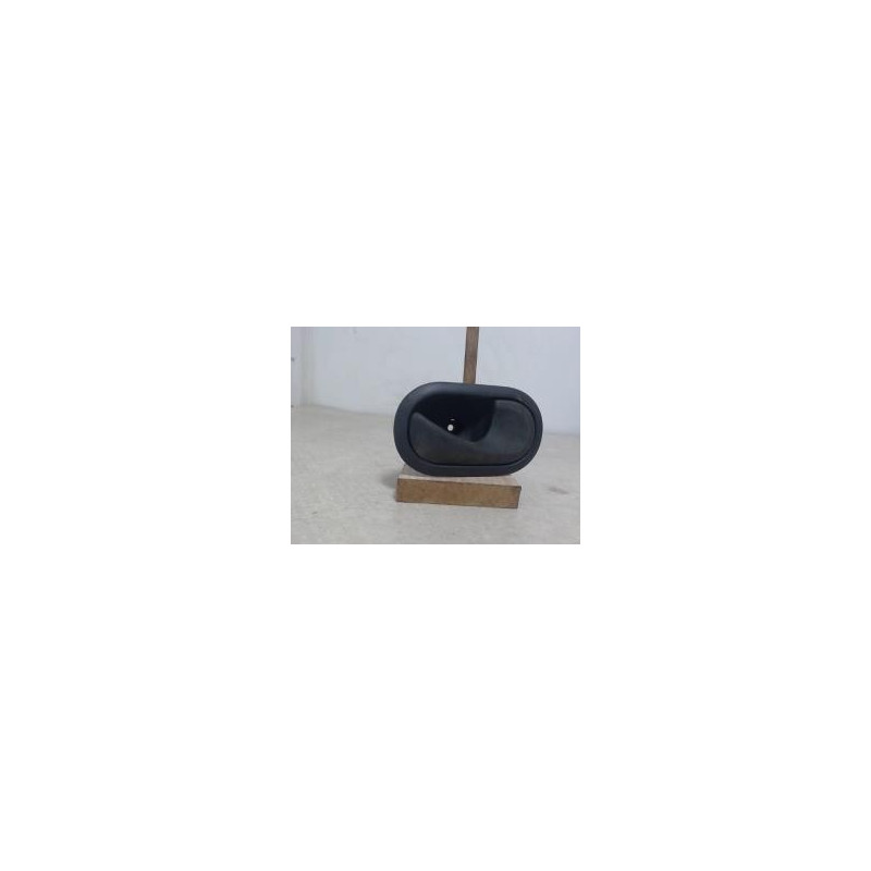 Poignee interieur avant droit RENAULT KANGOO 2 PHASE 1 d’occasion