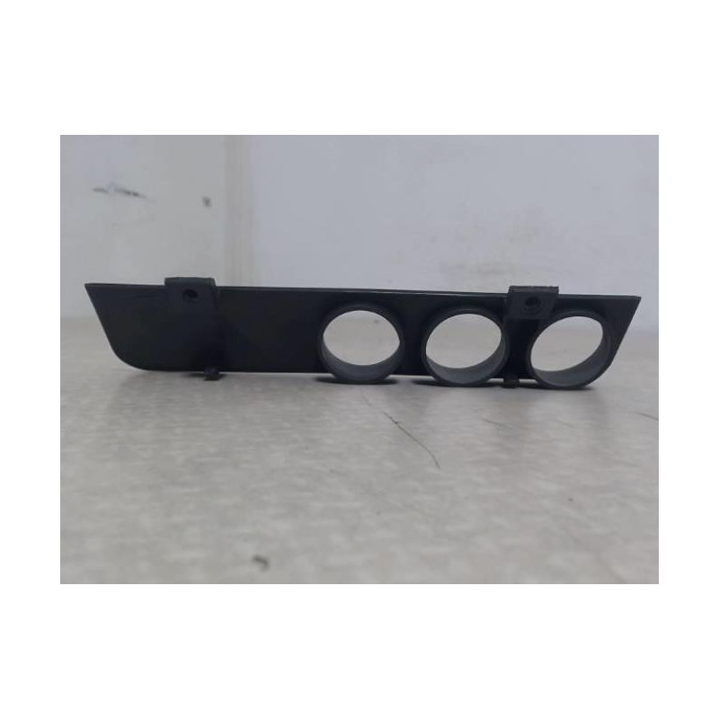 Console central (interieur plastique) PEUGEOT 205 PHASE 1 d’occasion