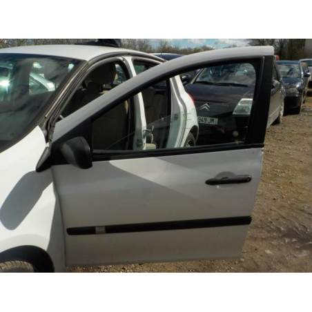 Garniture hayon RENAULT CLIO 3 PHASE 1 d’occasion