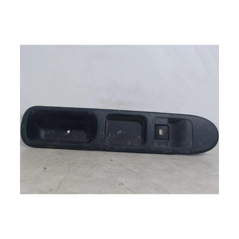 Interrupteur de leve vitre avant droit PEUGEOT 1.4 HDI 70 8V d’occasion