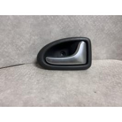 Poignee interieur avant droit RENAULT CLIO 2 PHASE 1 d’occasion
