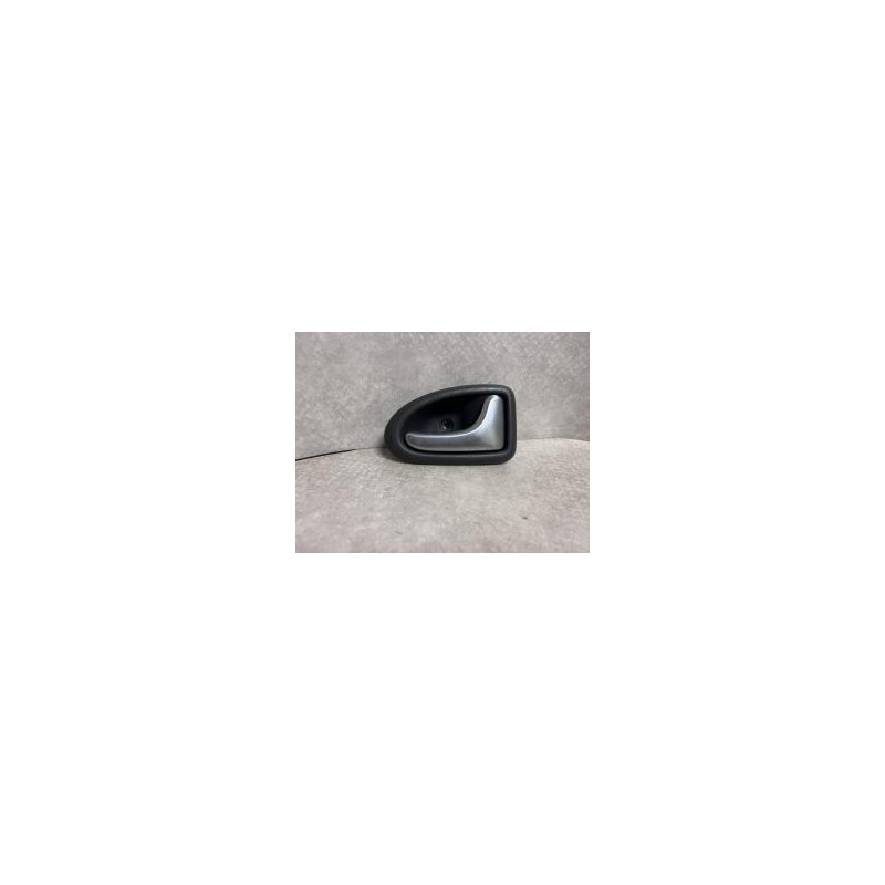 Poignee interieur avant droit RENAULT CLIO 2 PHASE 1 d’occasion