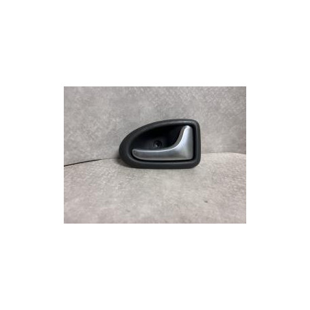 Poignee interieur avant droit RENAULT CLIO 2 PHASE 1 d’occasion