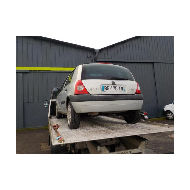 Poignee interieur avant droit RENAULT CLIO 2 PHASE 1 d’occasion