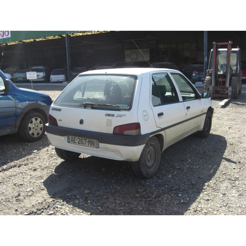 Boitier eau PEUGEOT 106 PHASE 1 d’occasion