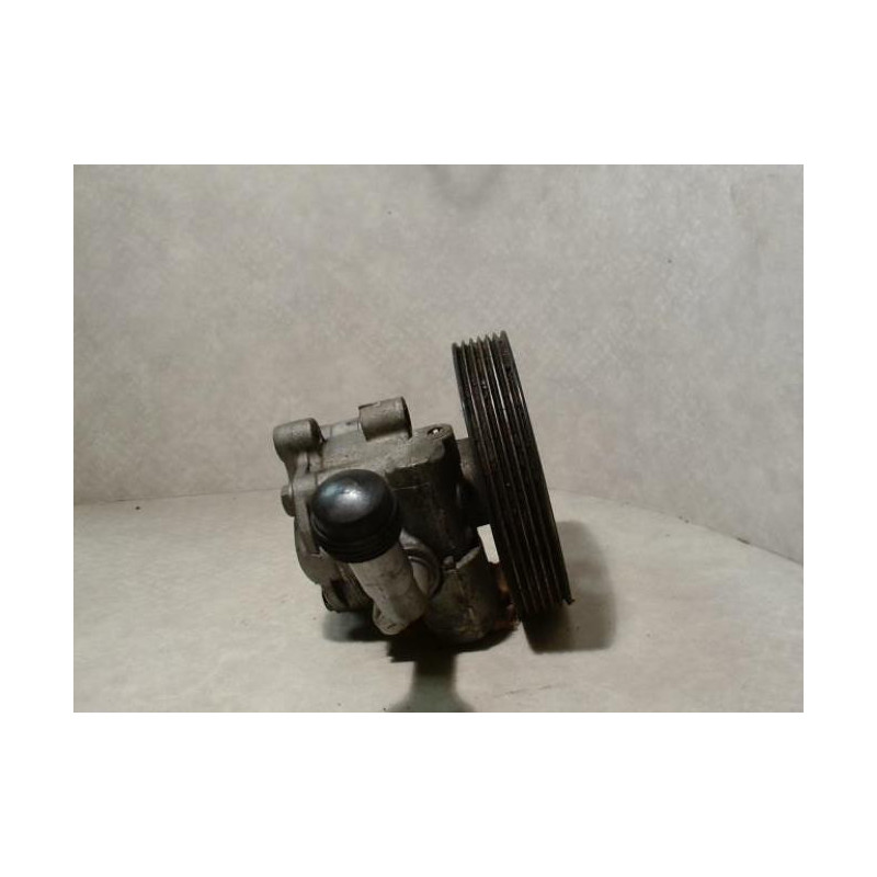 Pompe de direction FORD FIESTA 5 PHASE 2 d’occasion