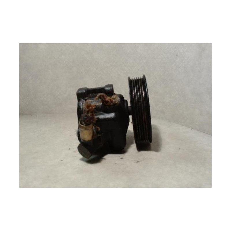 Pompe de direction FORD FIESTA 4 PHASE 1 d’occasion