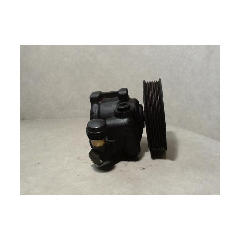Pompe de direction FORD FIESTA 4 PHASE 1 d’occasion
