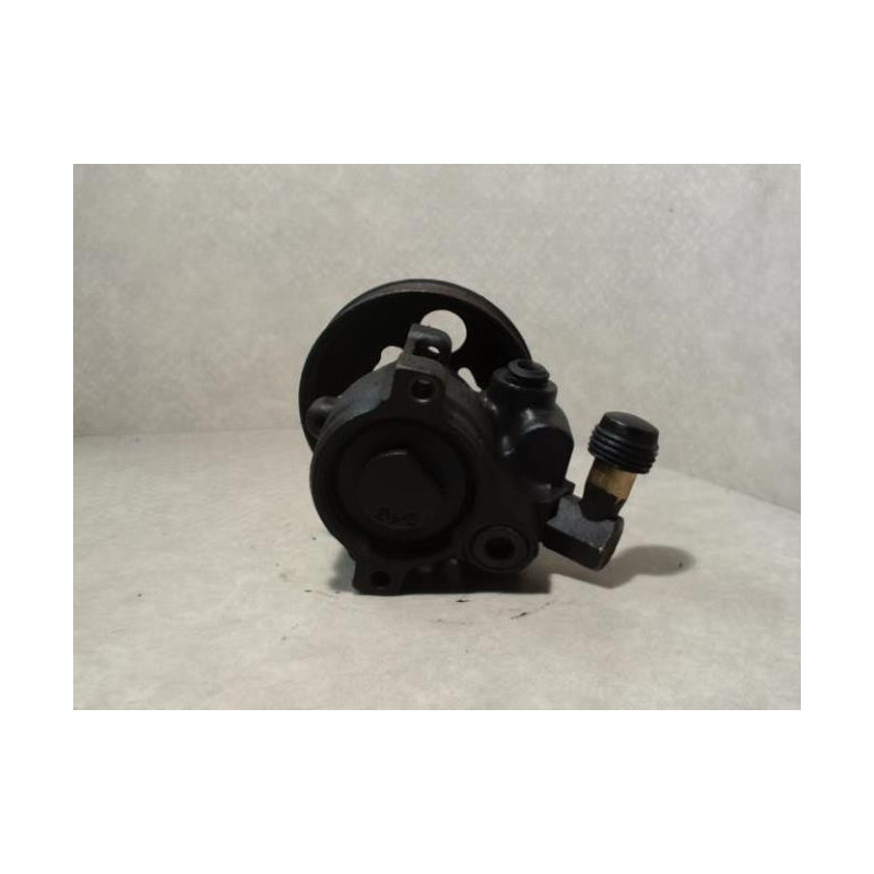 Pompe de direction FORD FIESTA 4 PHASE 1 d’occasion