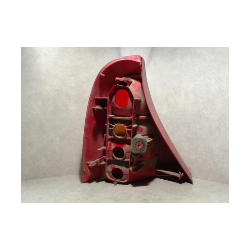 Feu arriere principal droit (feux) RENAULT CLIO 2 PHASE 1 d’occasion
