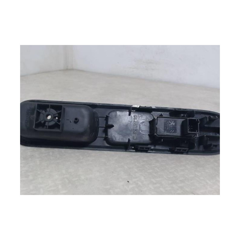 Interrupteur de leve vitre avant droit PEUGEOT 5008 1 PHASE 1 d’occasion