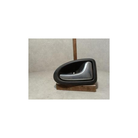 Poignee interieur avant droit RENAULT CLIO 2 PHASE 2 d’occasion