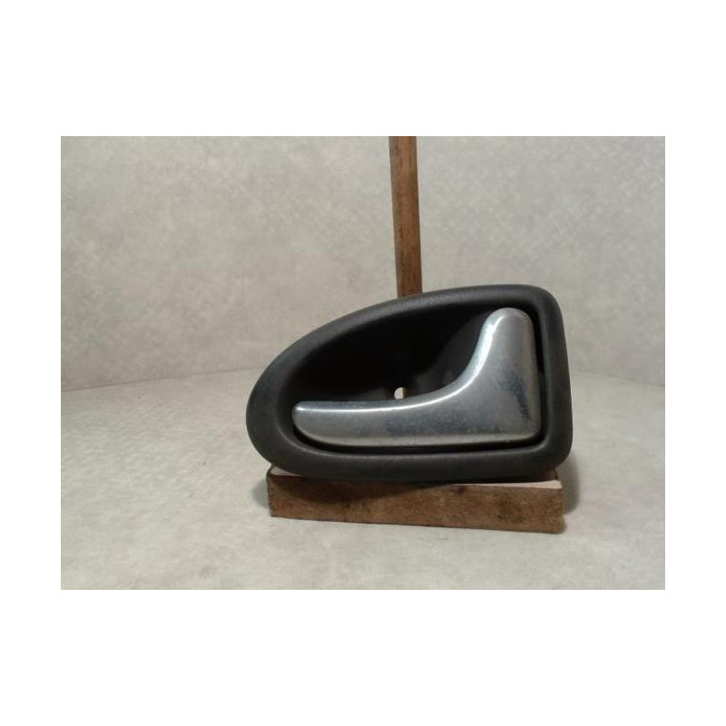Poignee interieur avant droit RENAULT CLIO 2 PHASE 2 d’occasion
