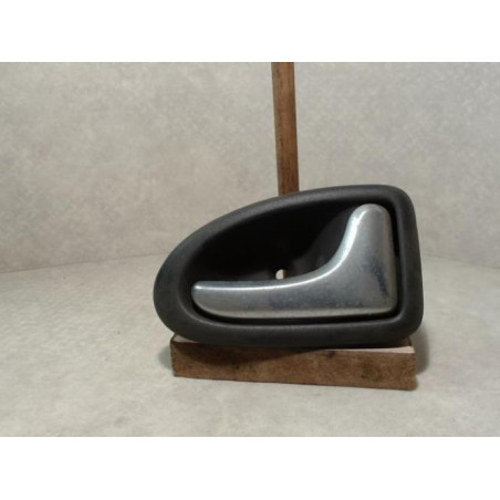 Poignee interieur avant droit RENAULT CLIO 2 PHASE 2 d’occasion