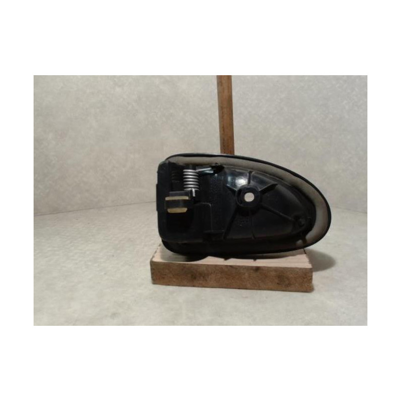 Poignee interieur avant droit RENAULT CLIO 2 PHASE 2 d’occasion