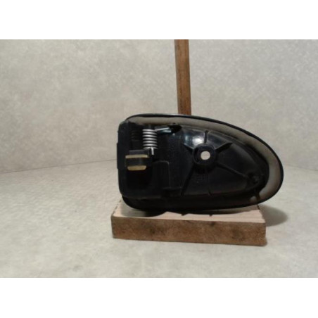 Poignee interieur avant droit RENAULT CLIO 2 PHASE 2 d’occasion