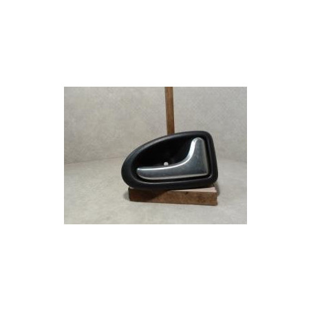 Poignee interieur avant droit RENAULT CLIO 2 PHASE 2 d’occasion