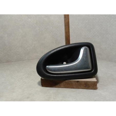 Poignee interieur avant droit RENAULT CLIO 2 PHASE 2 d’occasion
