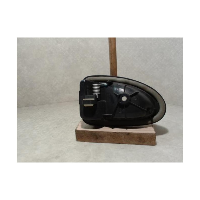 Poignee interieur avant droit RENAULT CLIO 2 PHASE 2 d’occasion