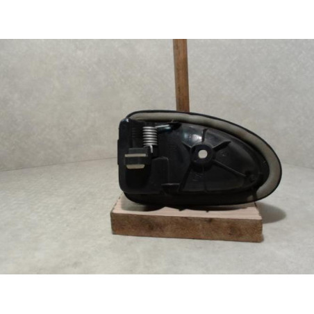 Poignee interieur avant droit RENAULT CLIO 2 PHASE 2 d’occasion