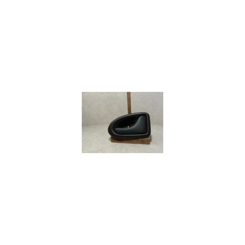 Poignee interieur avant droit RENAULT CLIO 2 PHASE 2 d’occasion