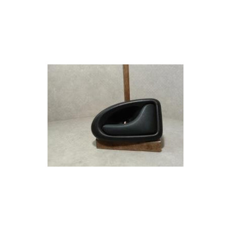 Poignee interieur avant droit RENAULT CLIO 2 PHASE 2 d’occasion