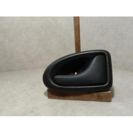 Poignee interieur avant droit RENAULT CLIO 2 PHASE 2 d’occasion
